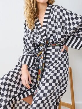 Printfresh Black & White Checkered Kimono Robe with Floral Lining